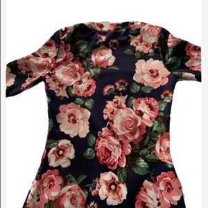 Pencil dress with rose petals